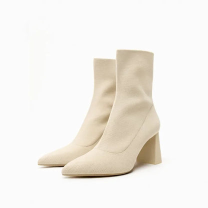 Lässige und stützende orthopädische Stiefel