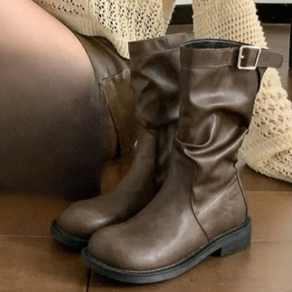 Stützende und trendige orthopädische Stiefel