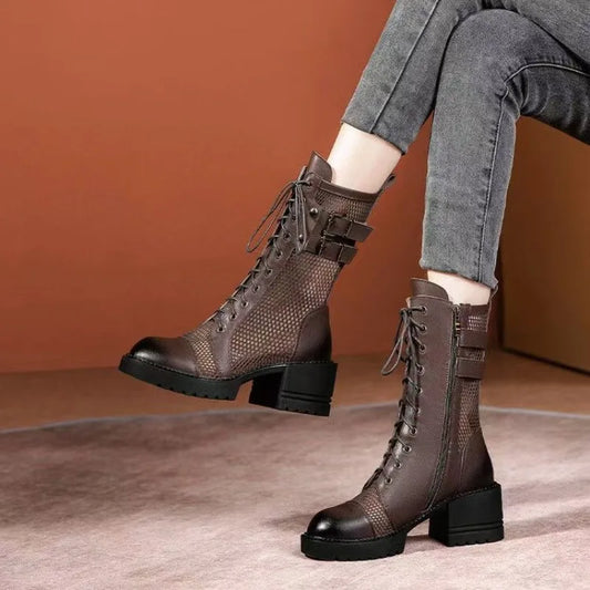 Stützende und stilvolle orthopädische Stiefel