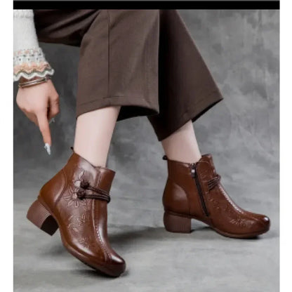 Elegante und stützende orthopädische Absätze