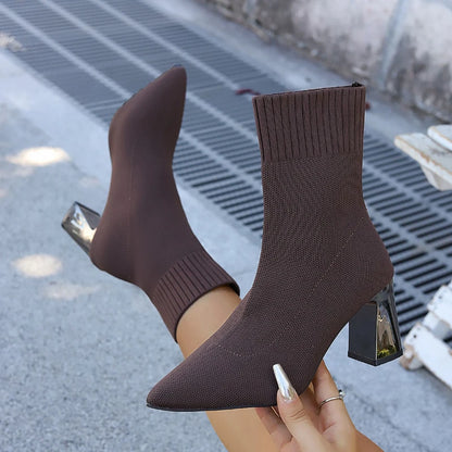 Lässige und stützende orthopädische Stiefel