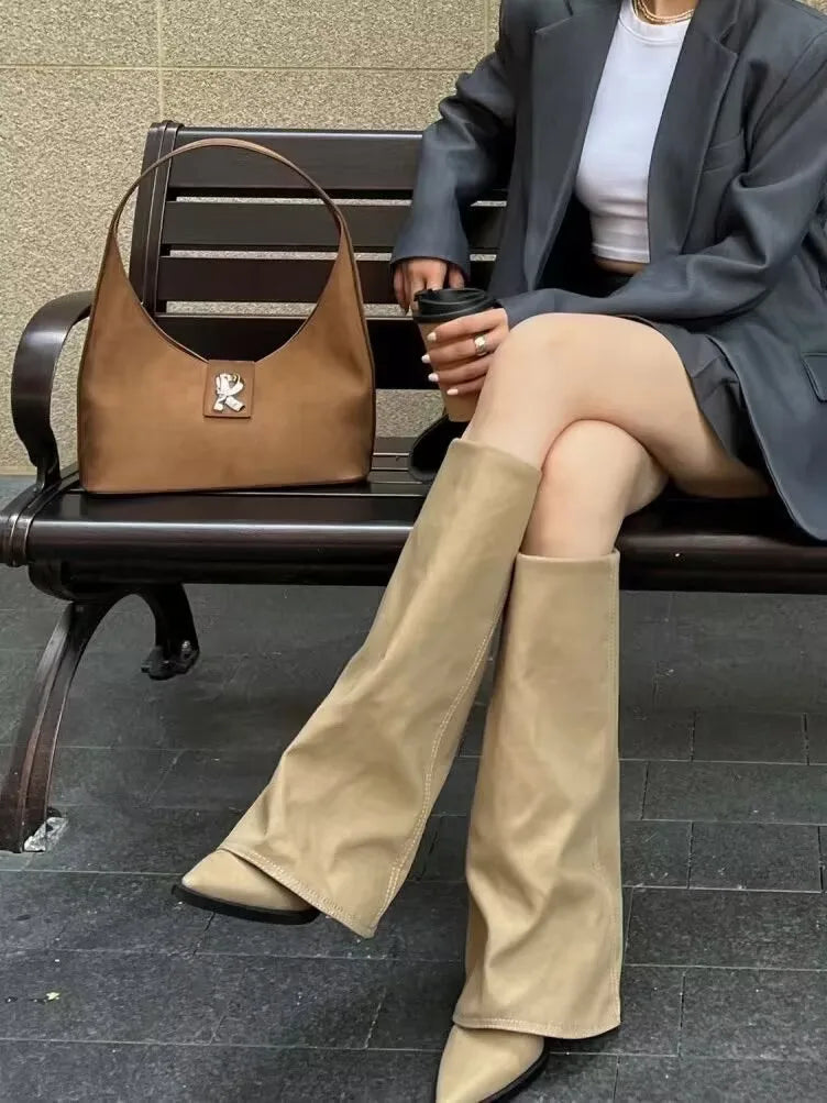 Bequeme und modische orthopädische Stiefel