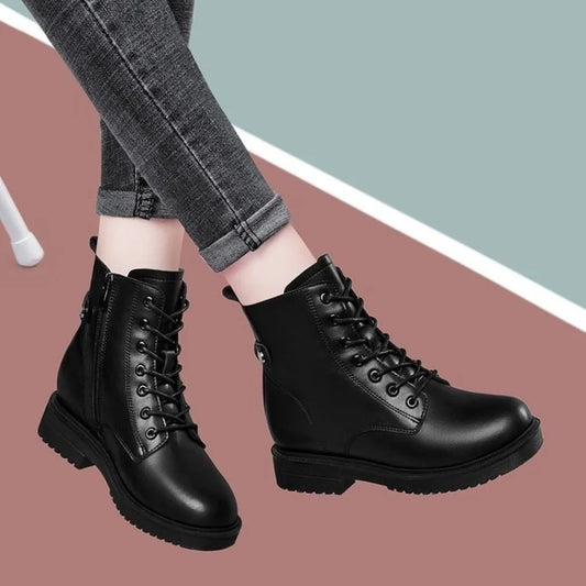 Modische und stützende orthopädische Stiefel