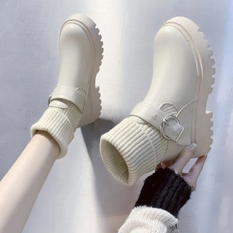 Elegante und stützende orthopädische Stiefel