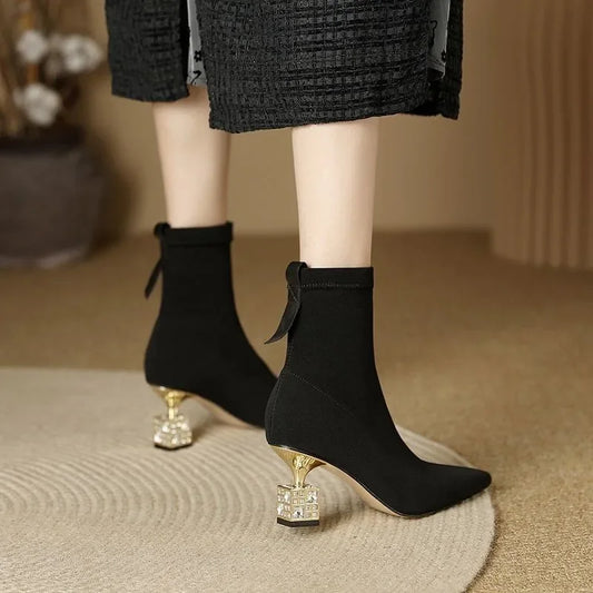 Bequeme und modische orthopädische Stiefel