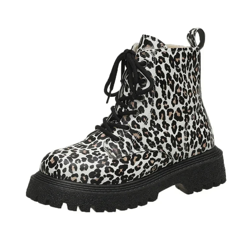 Bequeme und modische orthopädische Stiefel