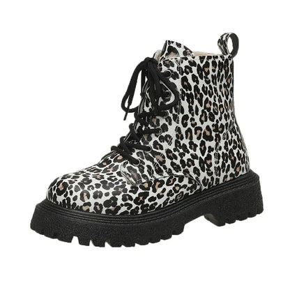 Bequeme und modische orthopädische Stiefel