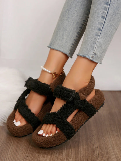 Stützende und stilvolle orthopädische Sandalen