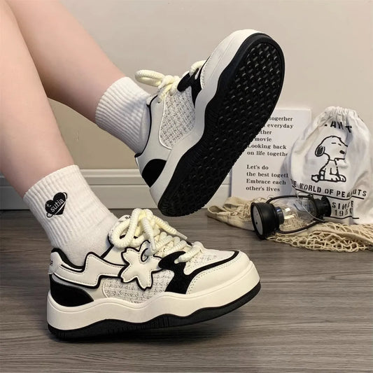 Stützende und trendige orthopädische Turnschuhe