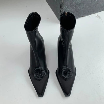 Lässige und stützende orthopädische Stiefel