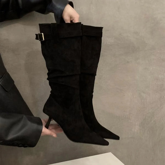 Modische und stützende orthopädische Stiefel