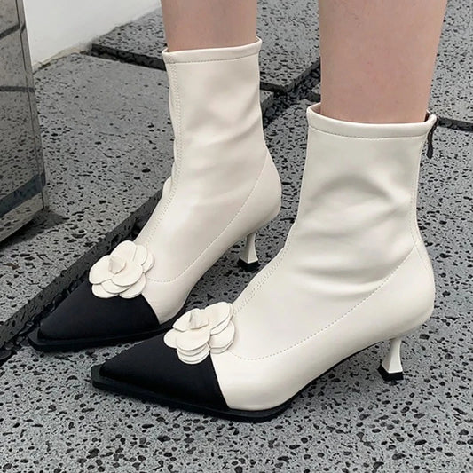 Lässige und stützende orthopädische Stiefel