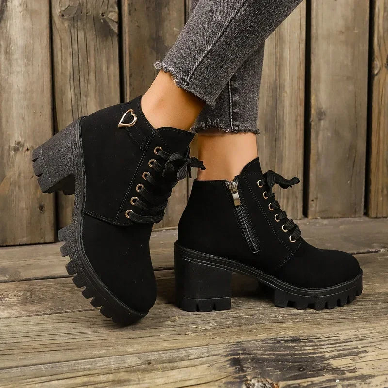 Stützende und trendige orthopädische Stiefel