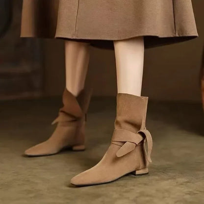 Modische und stützende orthopädische Stiefel