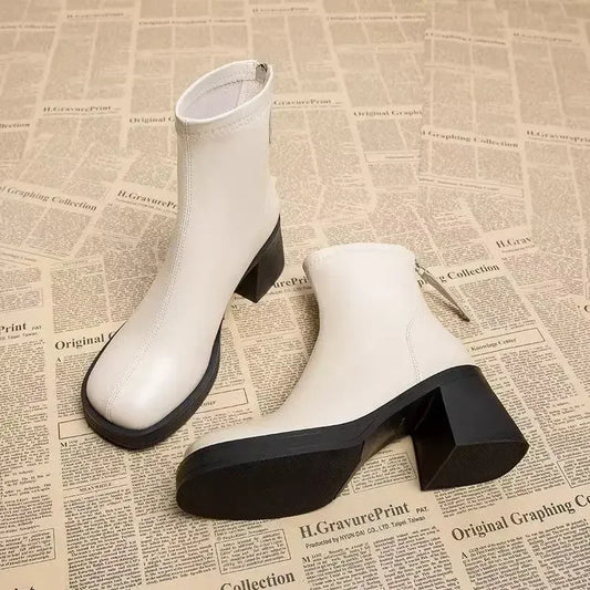 Elegante und stützende orthopädische Stiefel