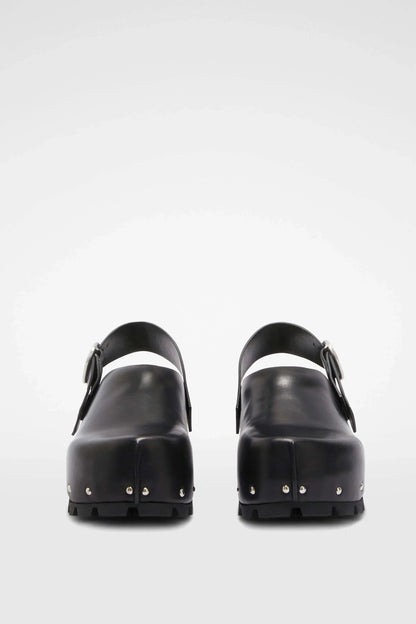 Elegante und stützende orthopädische Sandalen
