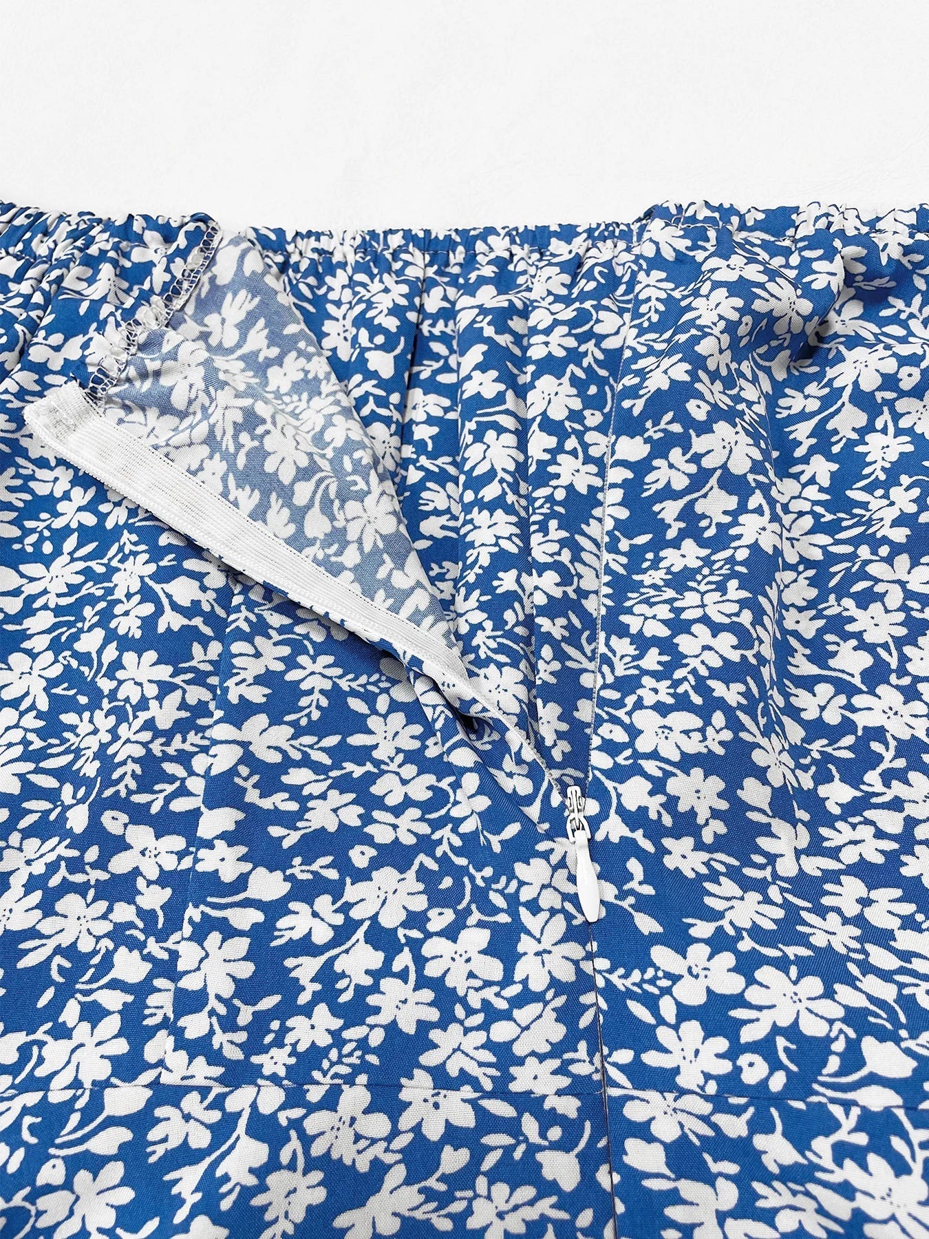 MW | Damen Boho Ditsy Floral Print Ruched Split Oberschenkel Midi Kleid mit Puffärmeln und quadratischem Ausschnitt für Sommer und Urlaub