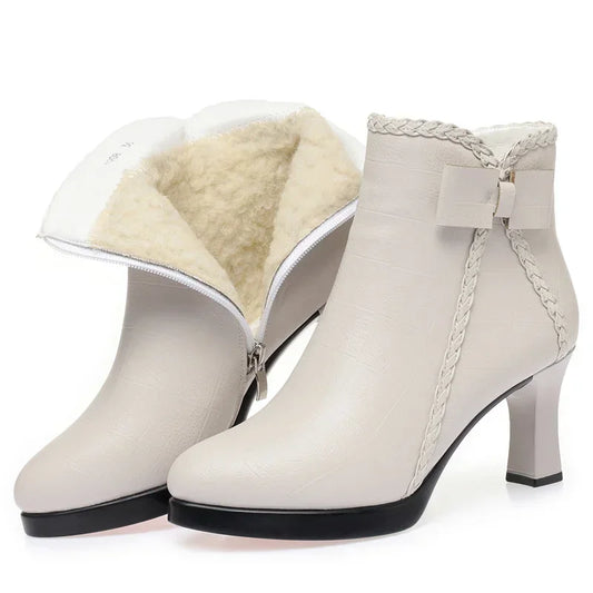 Elegante und stützende orthopädische Stiefel