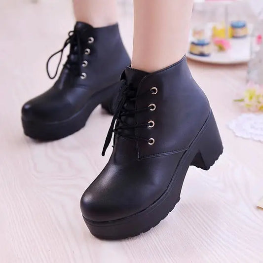 Stützende und trendige orthopädische Stiefel
