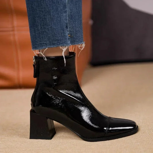 Maßgeschneiderte und bequeme orthopädische Stiefel