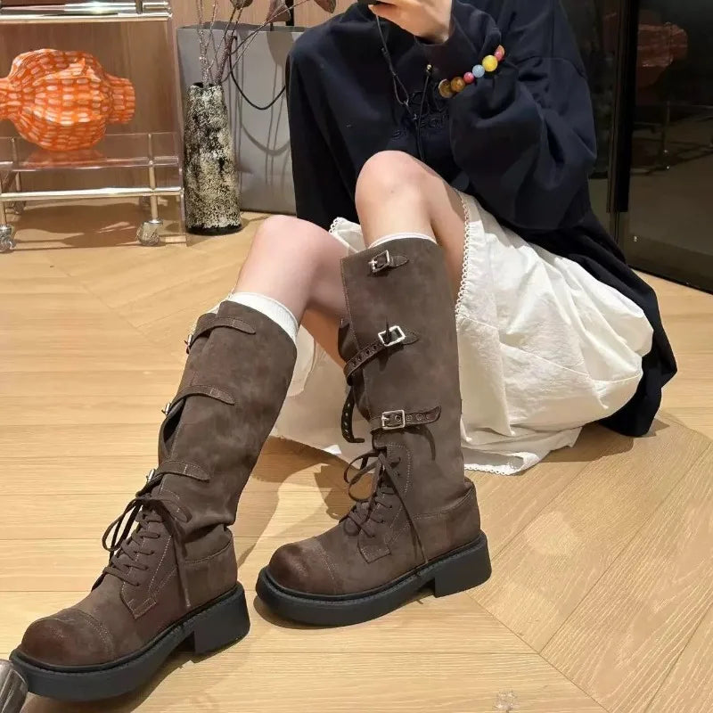 Lässige und stützende orthopädische Stiefel