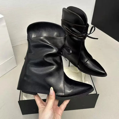 Modische und stützende orthopädische Stiefel
