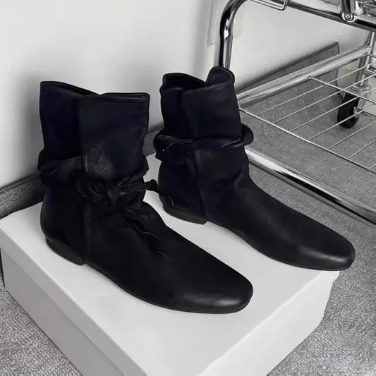 Elegante und stützende orthopädische Stiefel