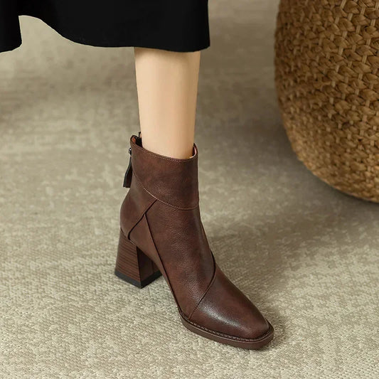 Modische und stützende orthopädische Stiefel