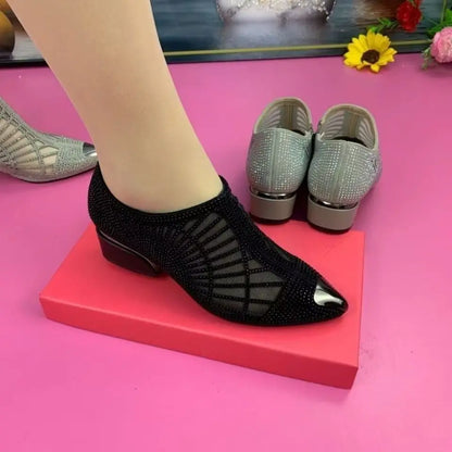 Elegante und stützende orthopädische Sandalen