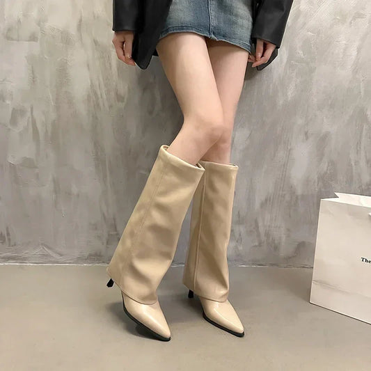 Modische und stützende orthopädische Stiefel