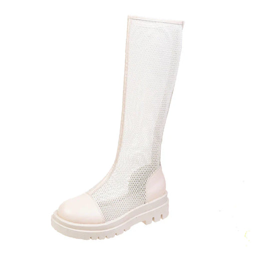 Stützende und trendige orthopädische Stiefel