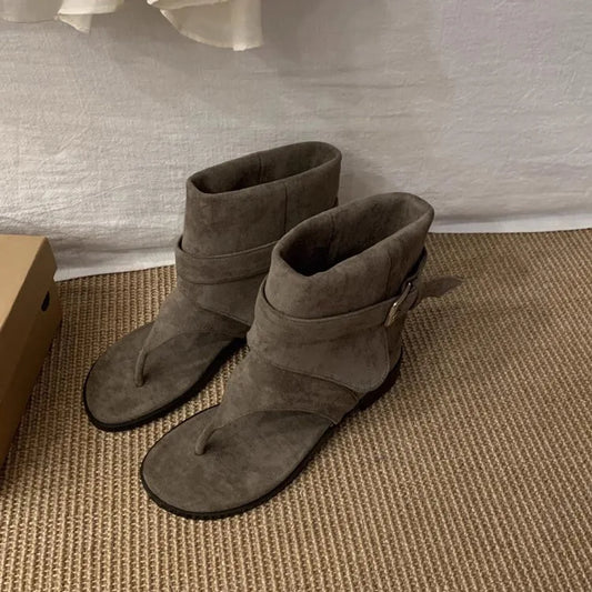 Lässige und stützende orthopädische Sandalen