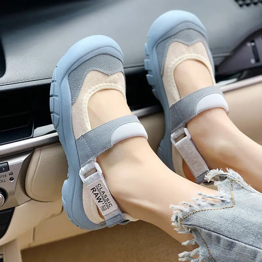 Modische und stützende orthopädische Sandalen