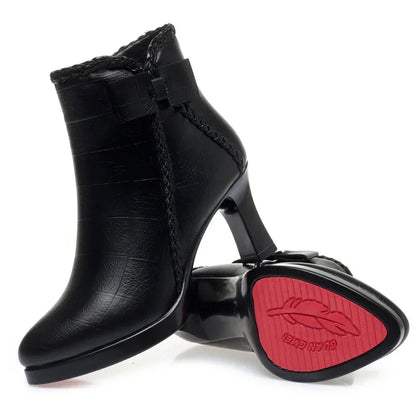 Elegante und stützende orthopädische Stiefel