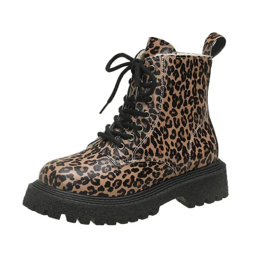 Bequeme und modische orthopädische Stiefel