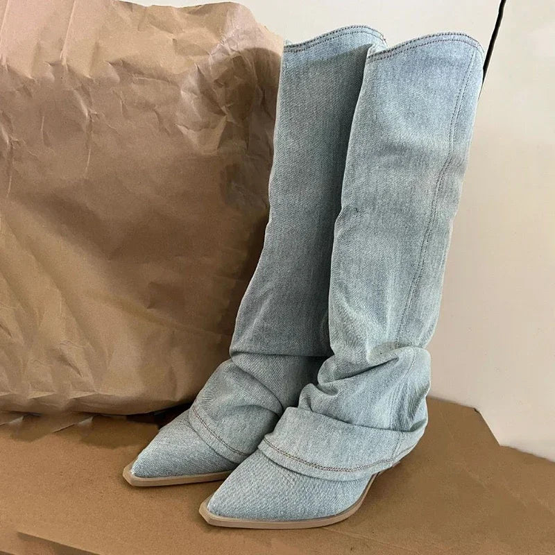 Elegante und stützende orthopädische Stiefel