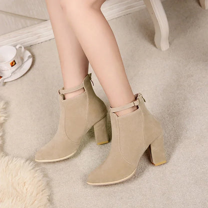 Bequeme und modische orthopädische Stiefel