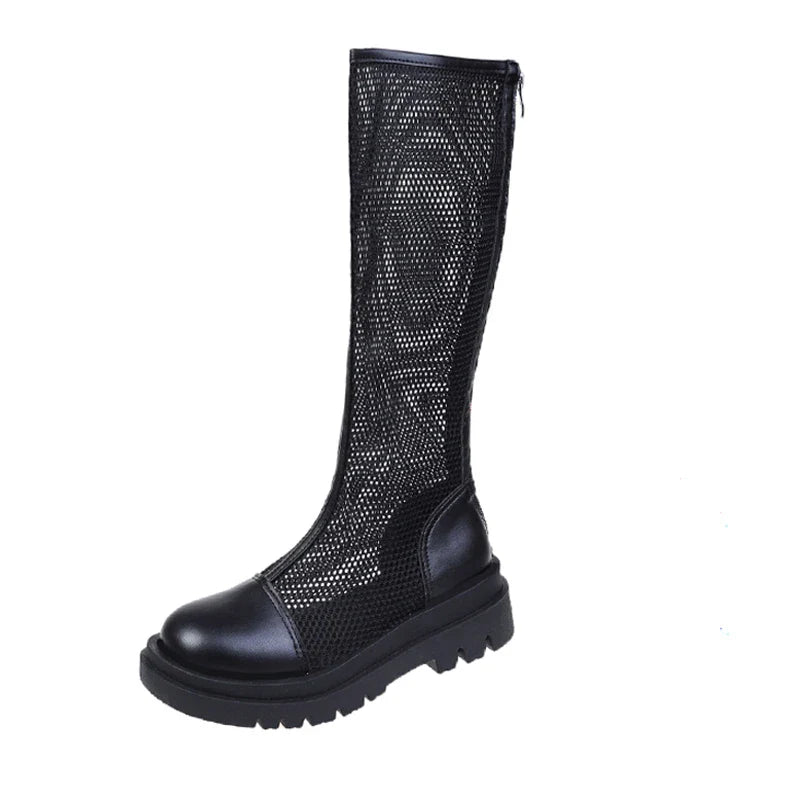 Stützende und trendige orthopädische Stiefel