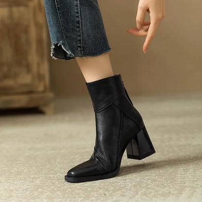 Modische und stützende orthopädische Stiefel