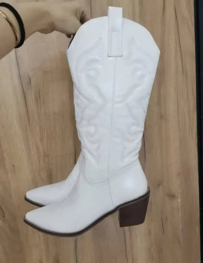 Maßgeschneiderte und bequeme orthopädische Stiefel