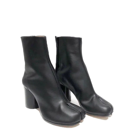 Stützende und trendige orthopädische Stiefel