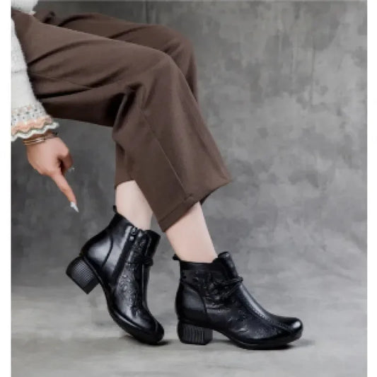 Elegante und stützende orthopädische Absätze