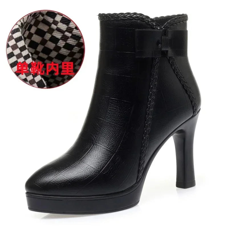 Elegante und stützende orthopädische Stiefel