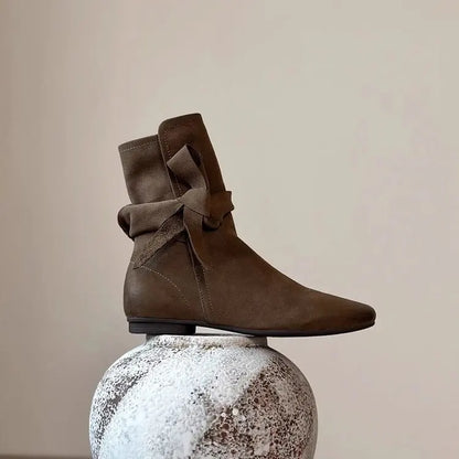 Elegante und stützende orthopädische Stiefel