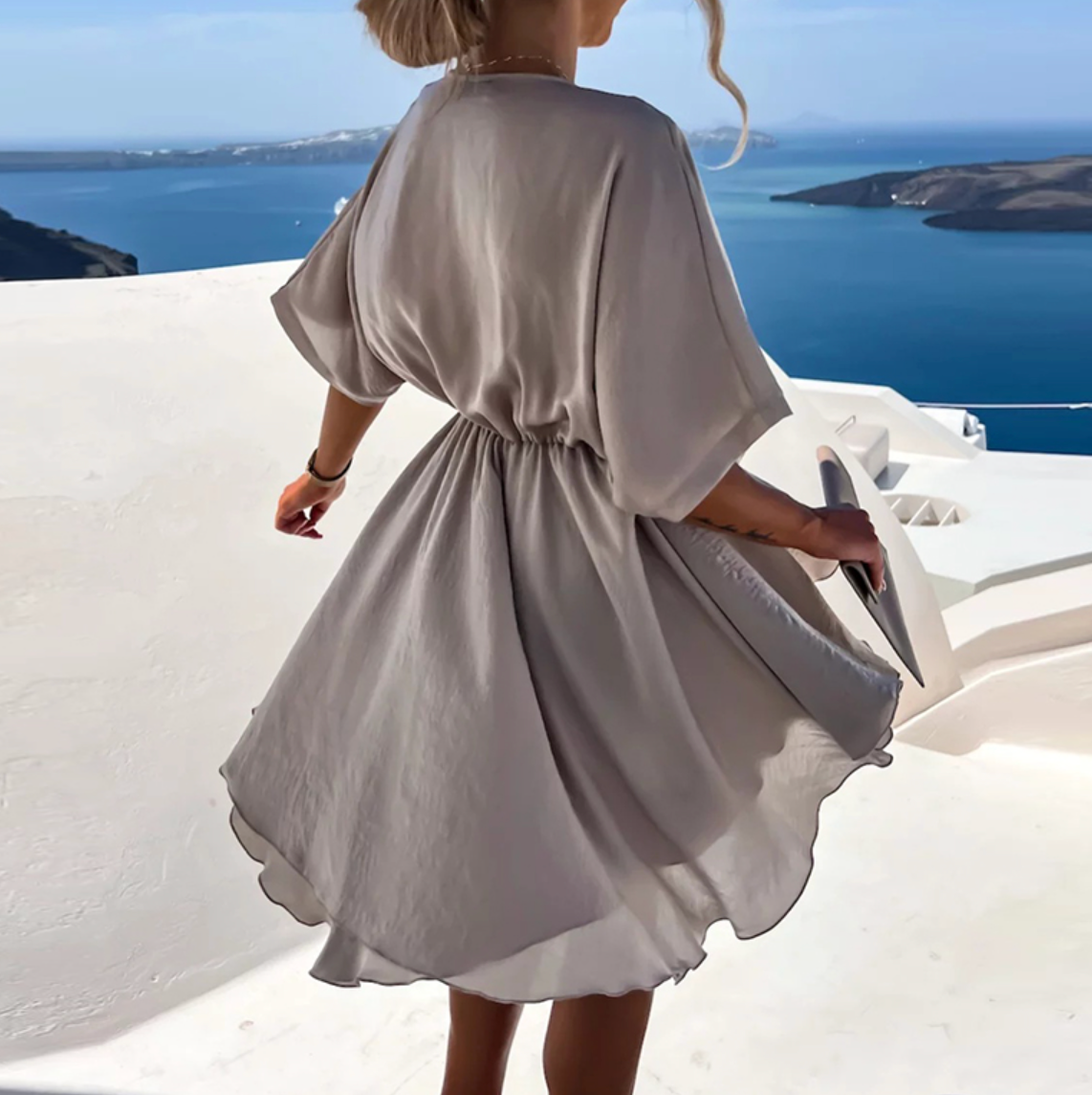 MW | Weites Minikleid mit sommerlichem Stil und modernem Design