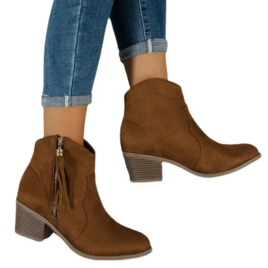 Stützende und trendige orthopädische Stiefel
