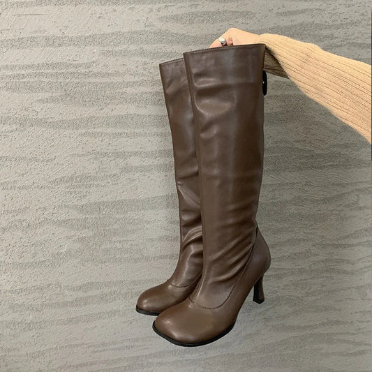 Elegante und stützende orthopädische Absätze