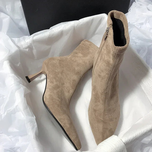 Stützende und stilvolle orthopädische Stiefel