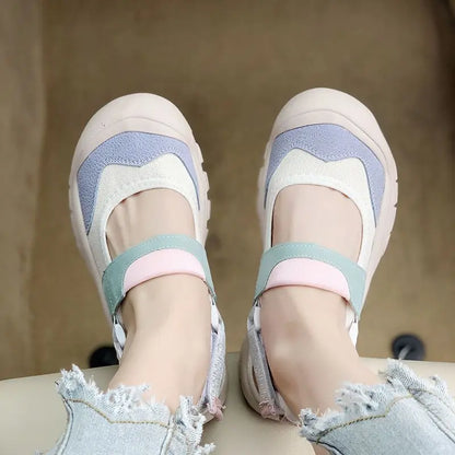 Modische und stützende orthopädische Sandalen