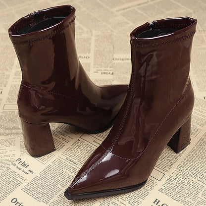 Lässige und stützende orthopädische Stiefel